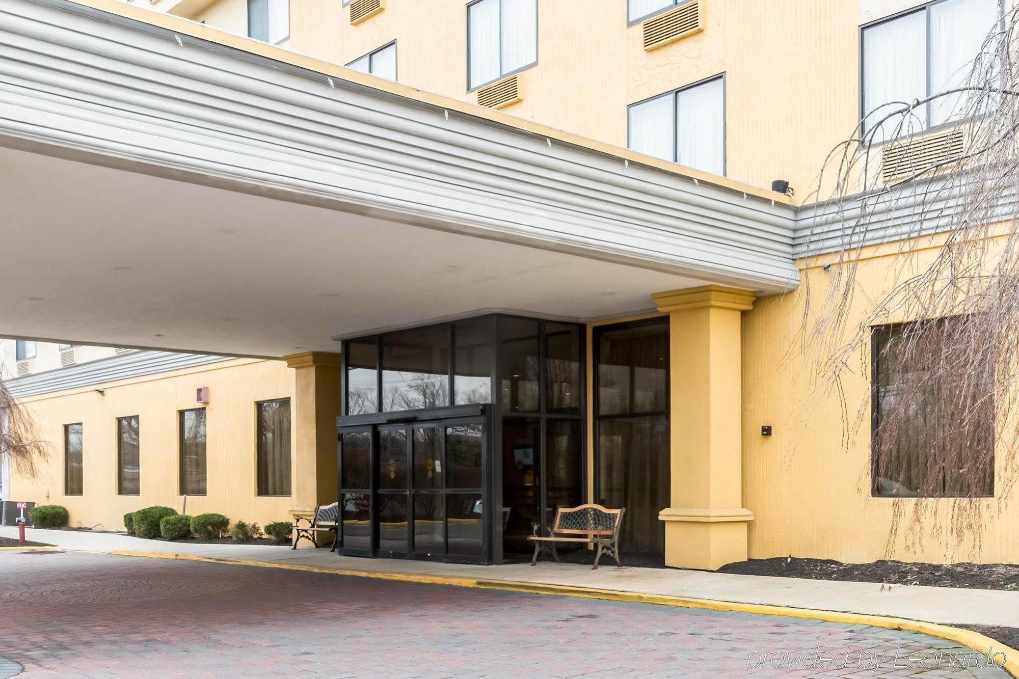 Clarion Hotel Somerset - New Brunswick Exterior photo